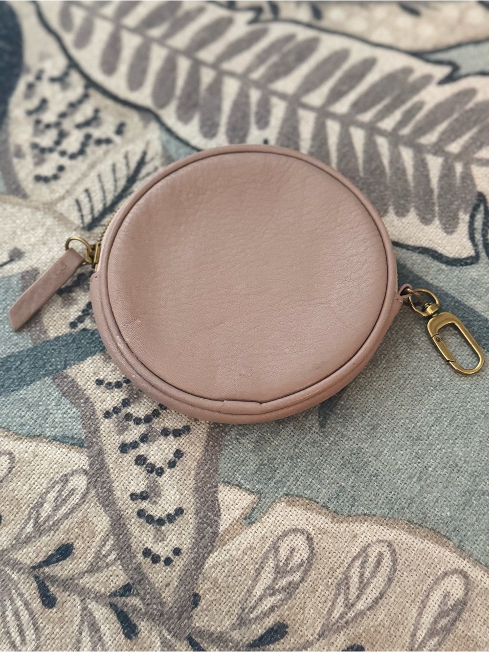 ❤️ HOBO Round Zipper Coin Pouch in Mauve - Picture 2 of 3